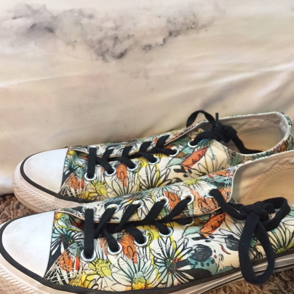 FLORAL CONVERSE