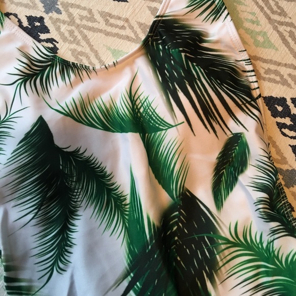 Sexy Green & White Palm Low cut sides Swimsuit - Picture 3 of 6