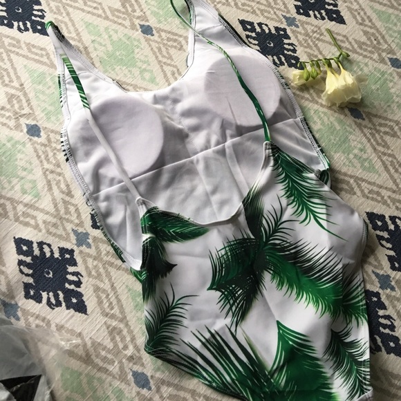 Sexy Green & White Palm Low cut sides Swimsuit - Picture 5 of 6