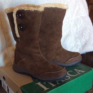 Itasca suede winter boots, size 8, new in box.