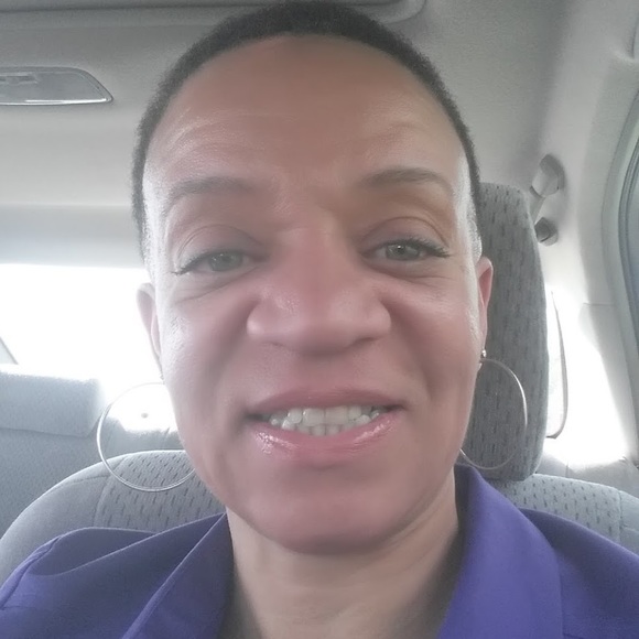 Meet your Posher, Lora - Picture 1 of 1