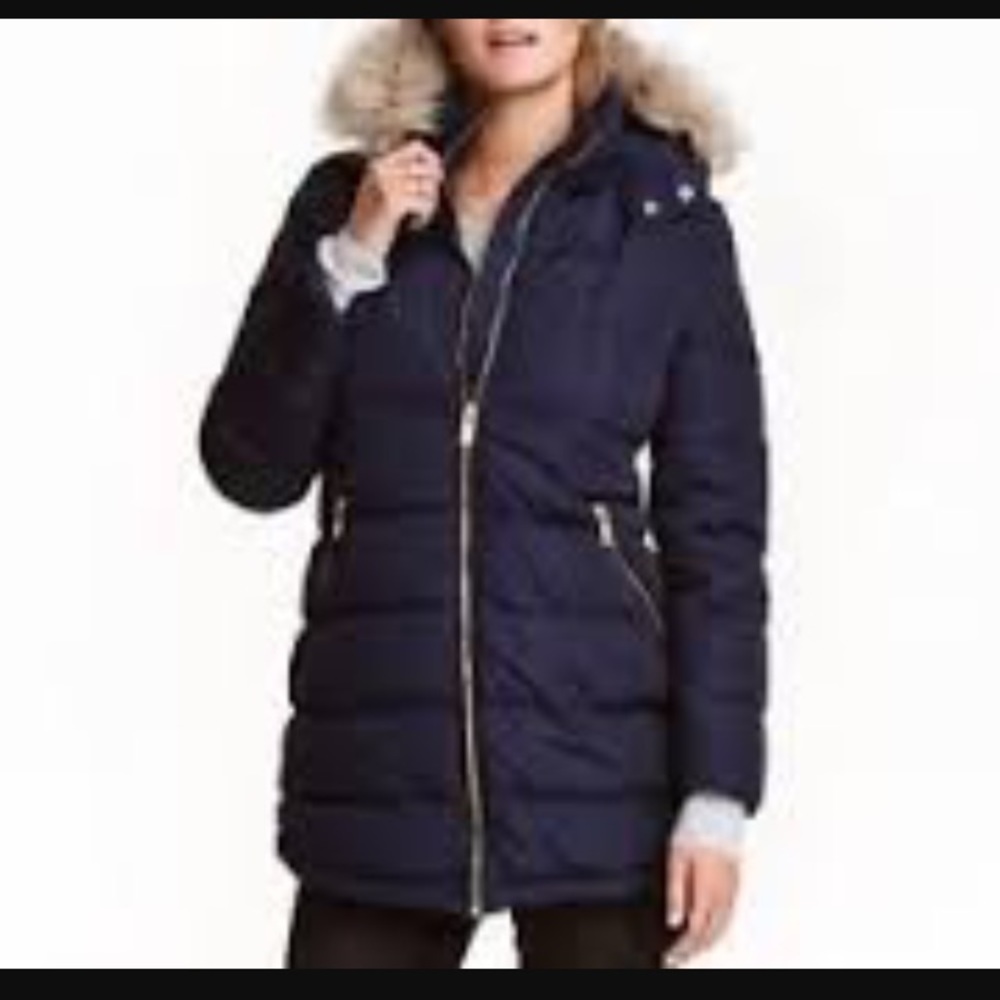 H&M navy maternity coat! 🎀