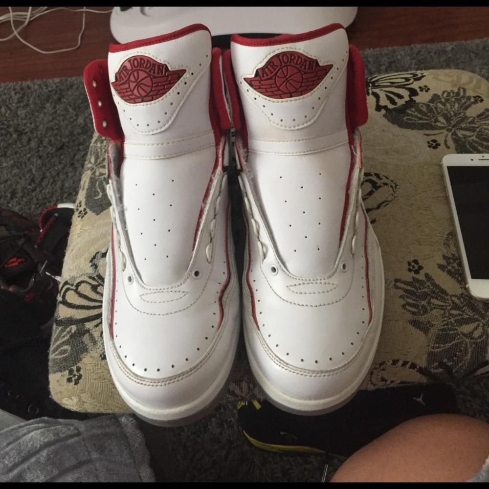 Mens Air Jordan Retro 2 "White Varsity" Sz 11