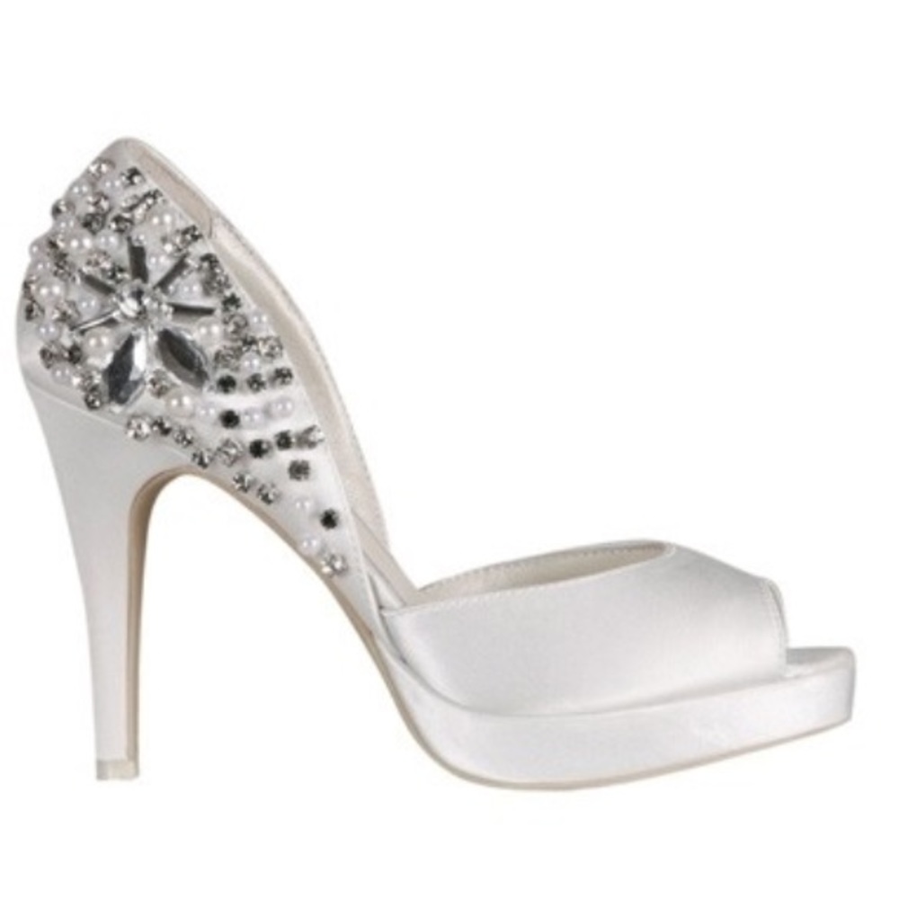 ✨Gorgeous Menbur Bridal Heels✨