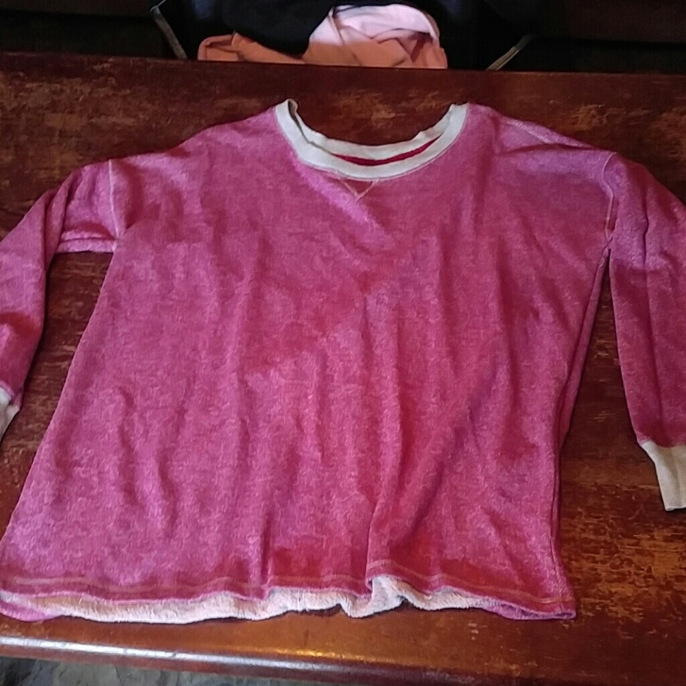 Quarter sleeve sweater
