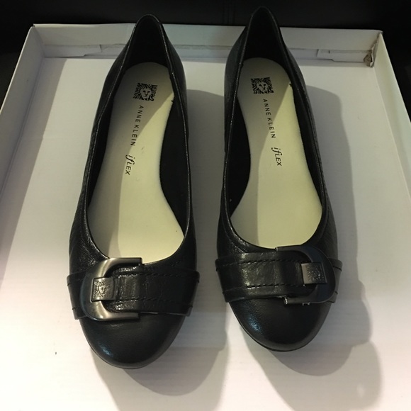 Shoes - Picture 2 of 3