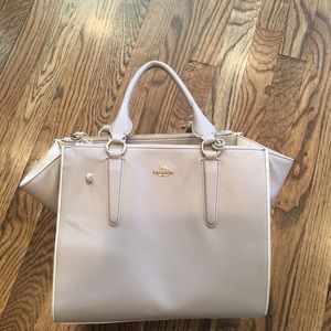 Beautiful new condition coach purse!