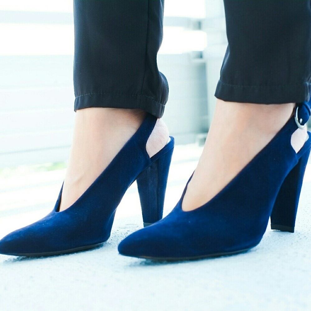 Authentic Stuart Weitzman suede heels