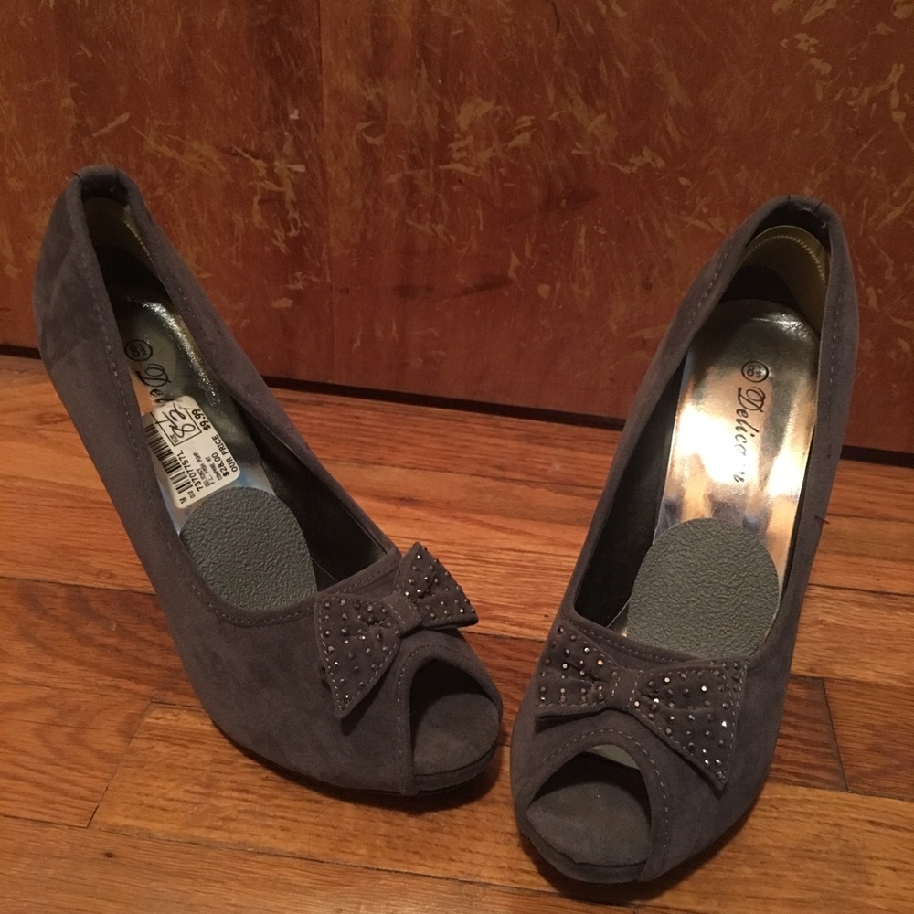 Grey suede heelS