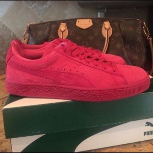 BRAND NEW PUMA Suede classic