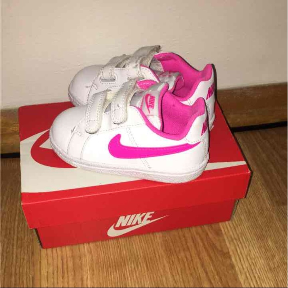 Nike Court Royale