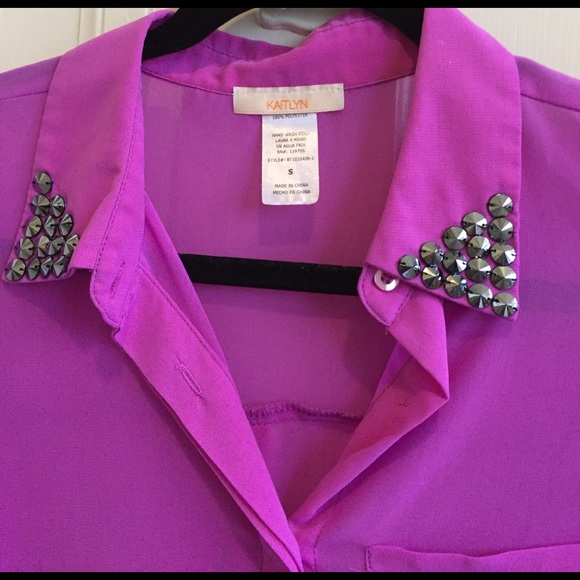 Size small Magenta blouse with beaded collar - Picture 2 of 4