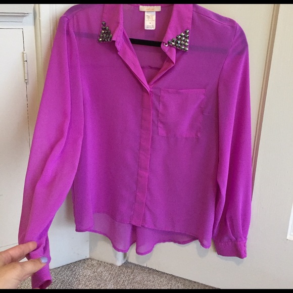 Size small Magenta blouse with beaded collar - Picture 3 of 4