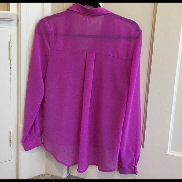 Size small Magenta blouse with beaded collar - Picture 4 of 4