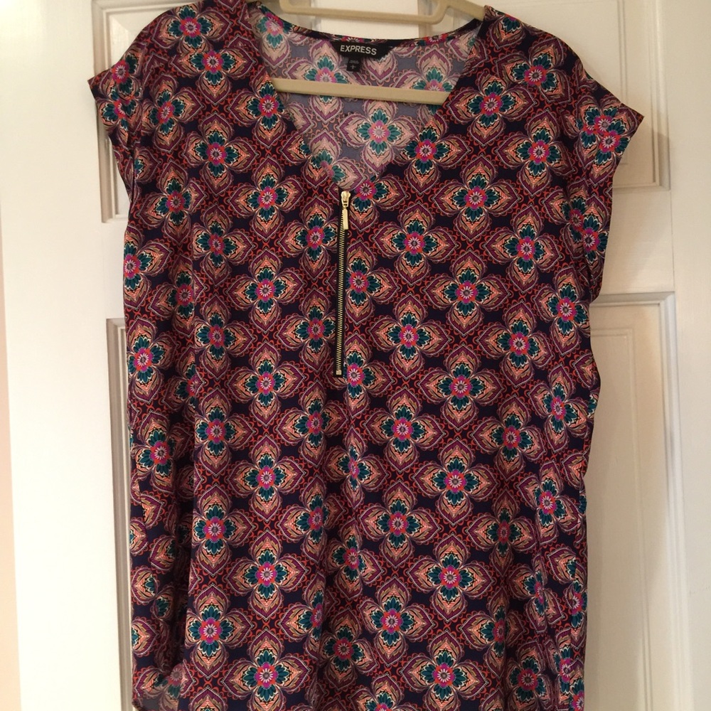 Express Hippie Silk Zipper front Tee