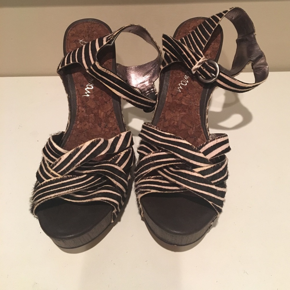 Sam Edelman zebra wedge size 9