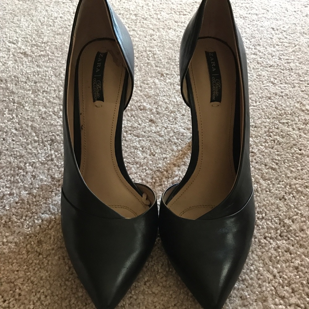 Black pumps for sale