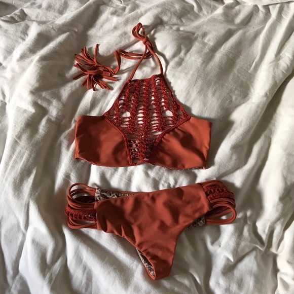 🌷SOLD🌷 Acacia Swimwear - Picture 1 of 1