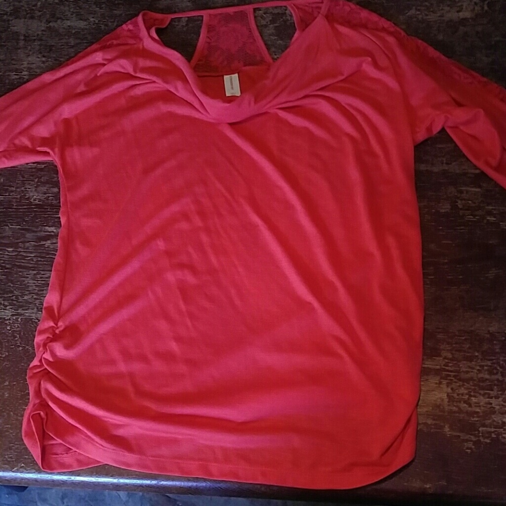 Quarter sleeve top