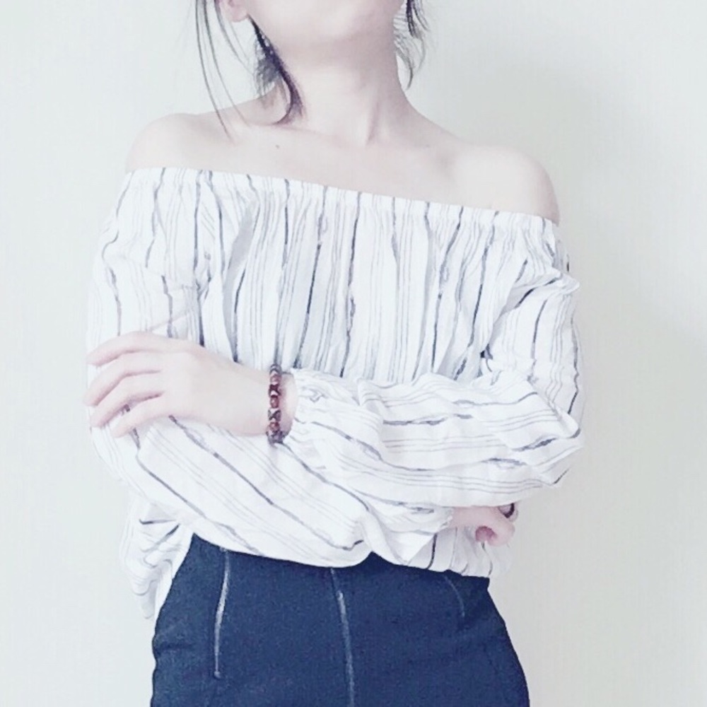 5⭐️Ivory/purple off shoulder top - Picture 4 of 7