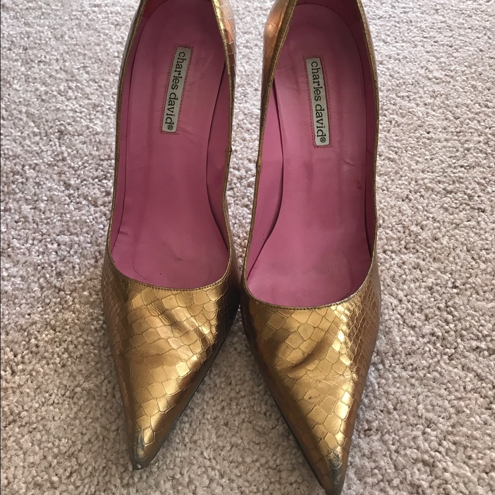 Gold pointy toe pumps