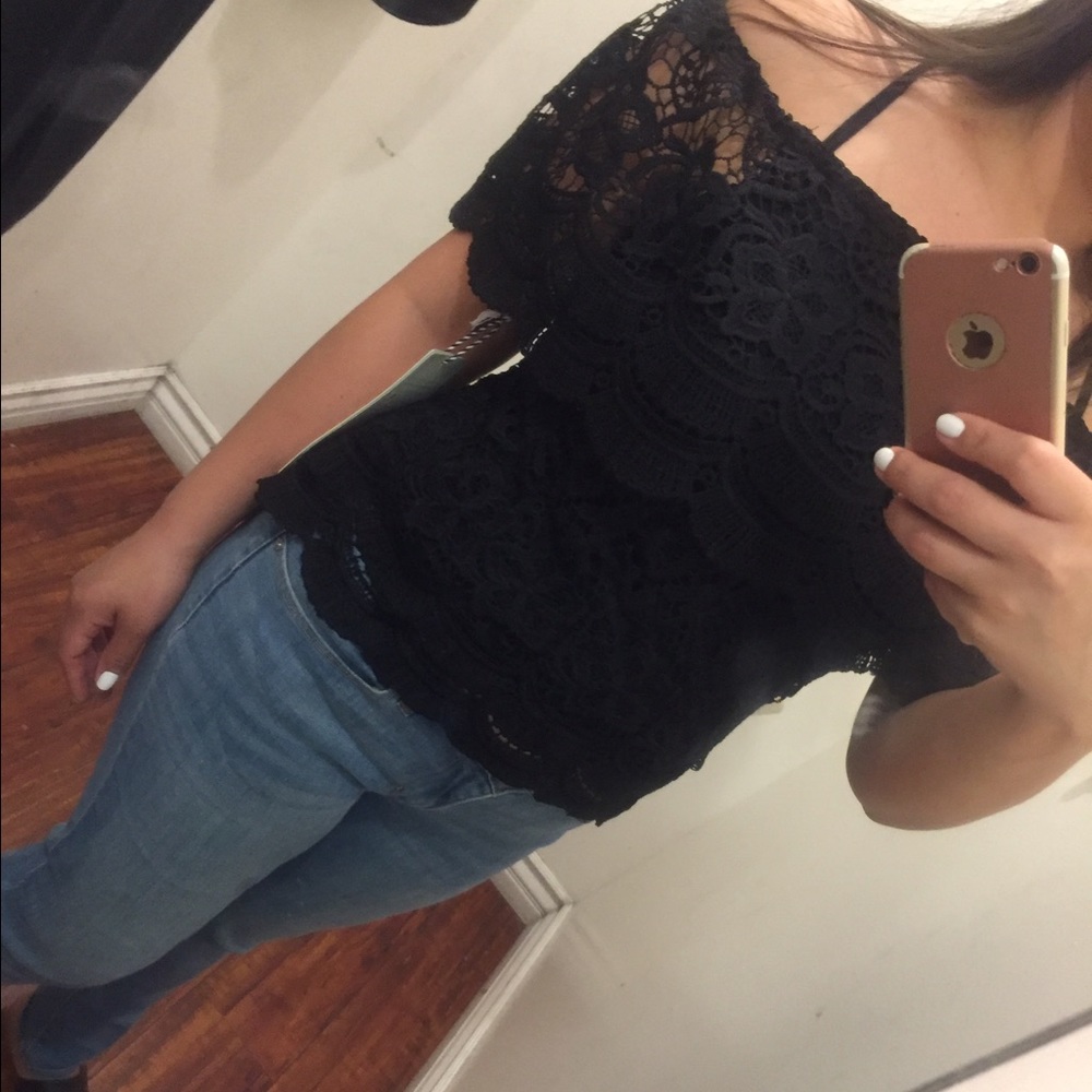 Lace of the shoulder top