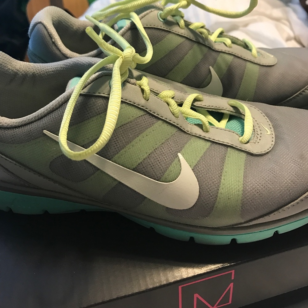 Nike shoes, only worn twice😊