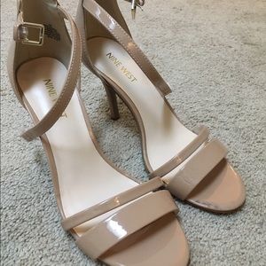 Nine West Nude heels EUC