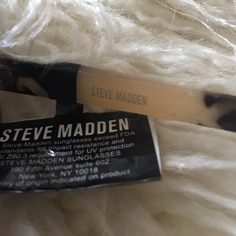 Steve Madden Sunglasses!!! NWT- LOWEST price 🔥 - Picture 2 of 4