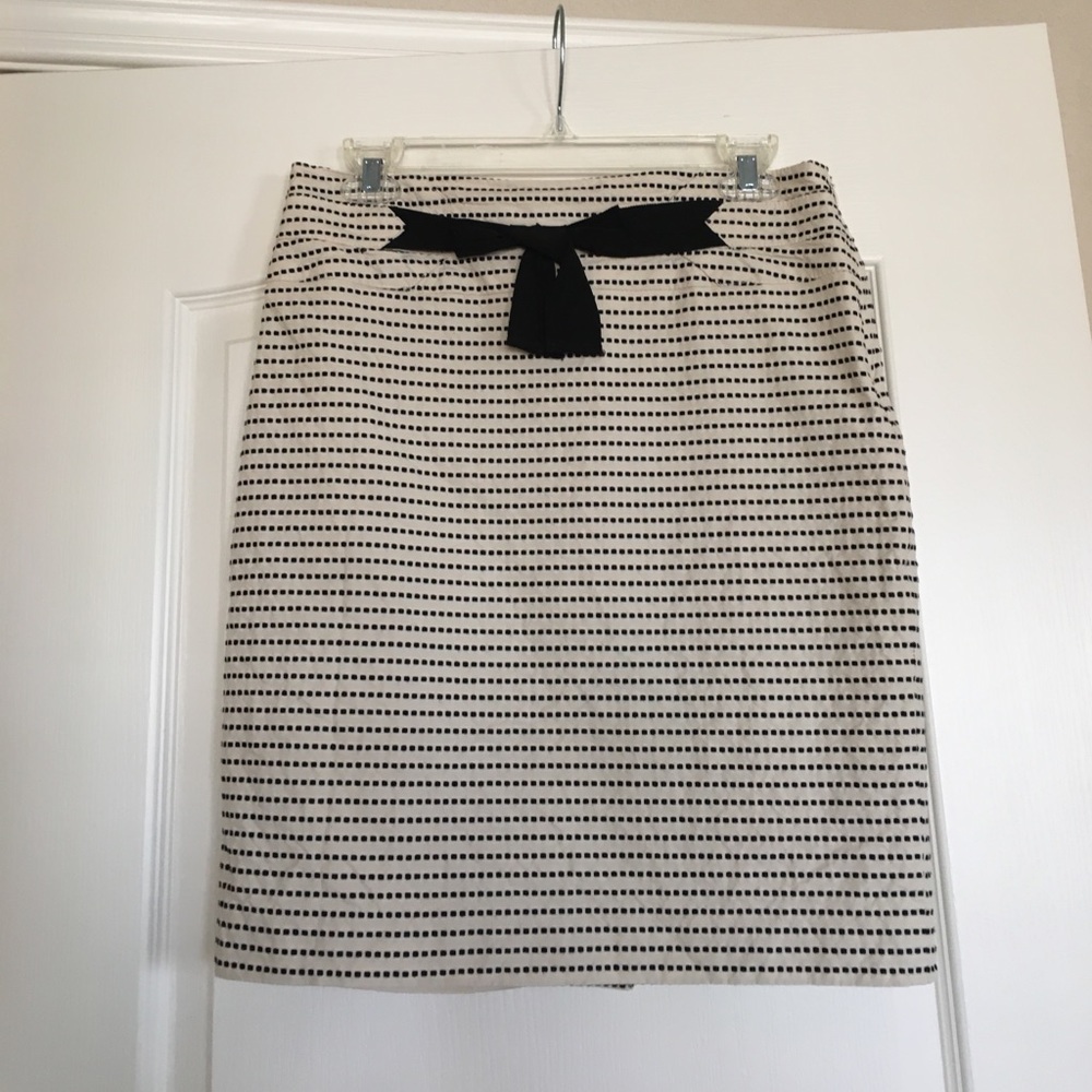 Bow pencil skirt