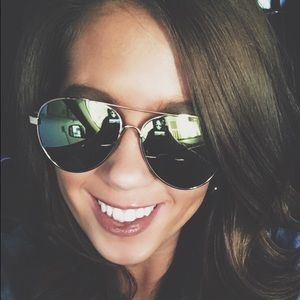 Meet your Posher, April