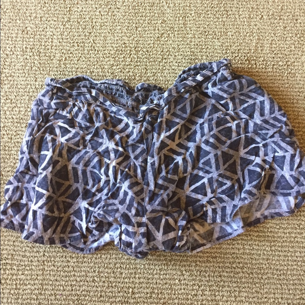 Elastic waist shorts
