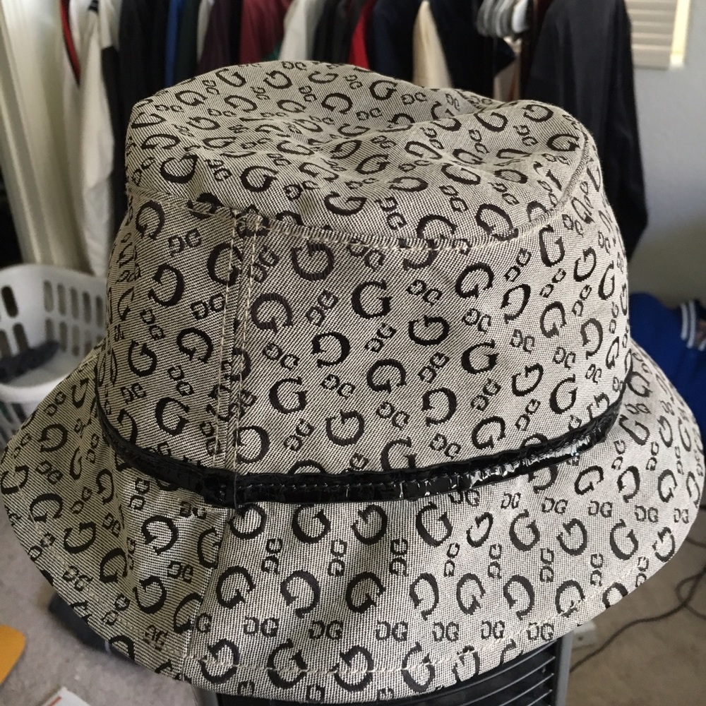 Guess "G" Logo bucket hat