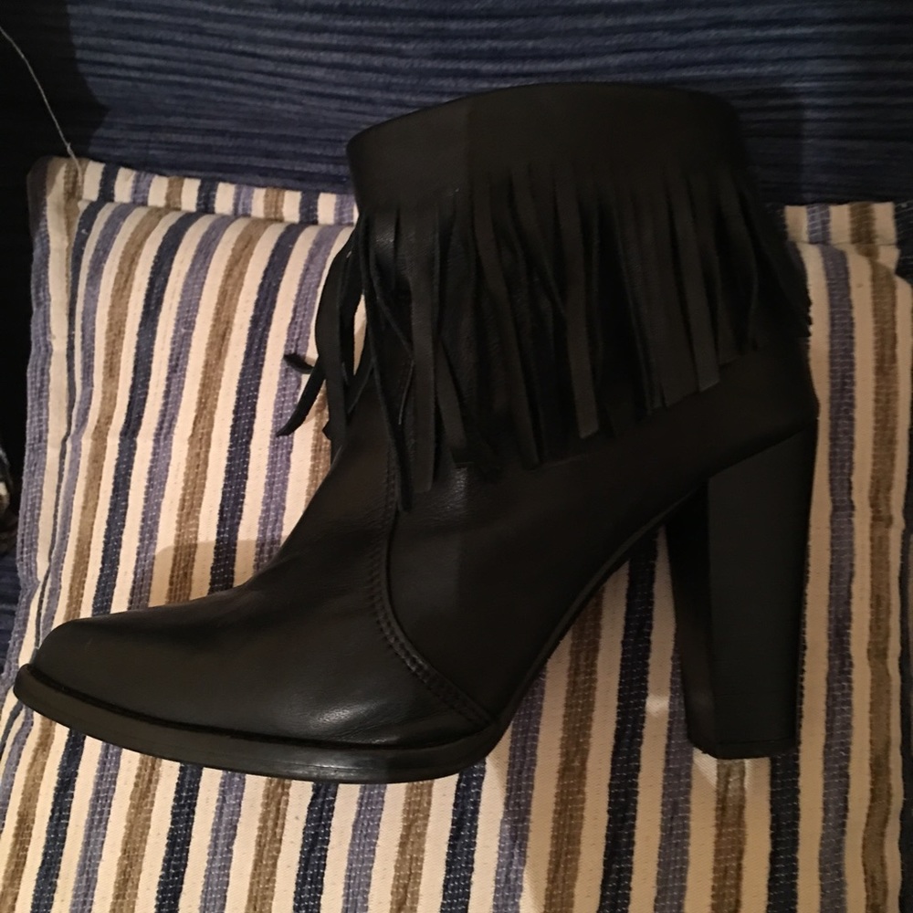 Ankle boots 100% leather ZARA