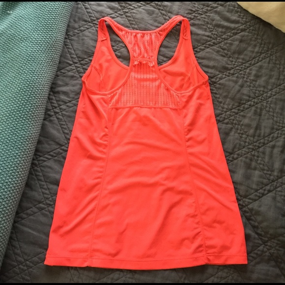 Workout Tank🍑 - Picture 2 of 4