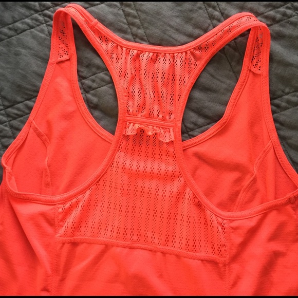 Workout Tank🍑 - Picture 3 of 4