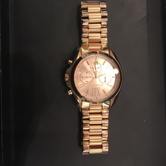 Michael Kors Rose Gold Bradshaw Watch. - Picture 2 of 3
