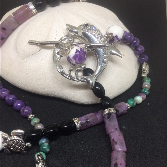 ✅REDUCED ✅‼️‼️Rhinestone Side Close Necklace - Picture 3 of 7