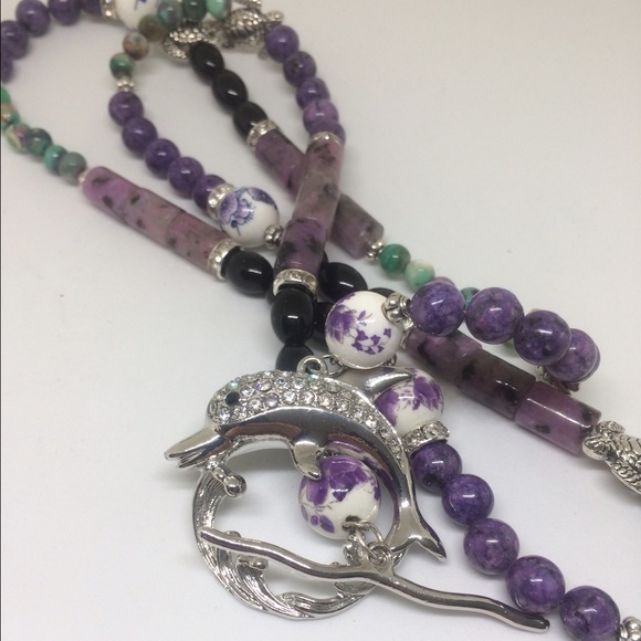 ✅REDUCED ✅‼️‼️Rhinestone Side Close Necklace - Picture 6 of 7