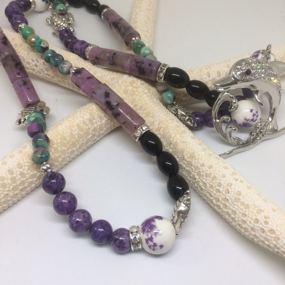 ✅REDUCED ✅‼️‼️Rhinestone Side Close Necklace - Picture 7 of 7