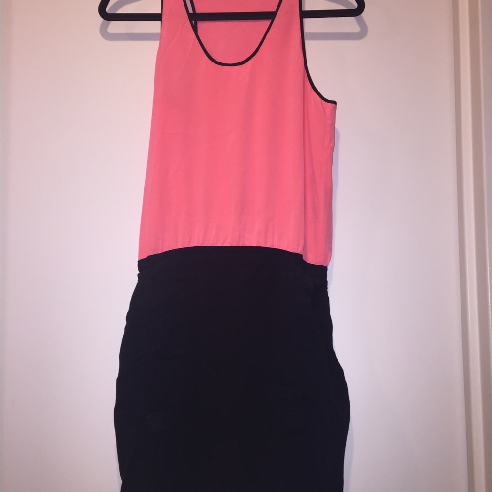 DVF hot pink black dress. New without tags! Size 0