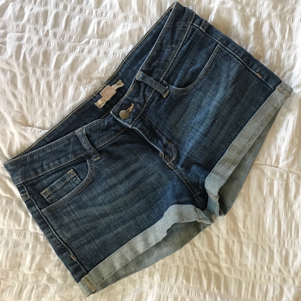Cuffed denim shorts