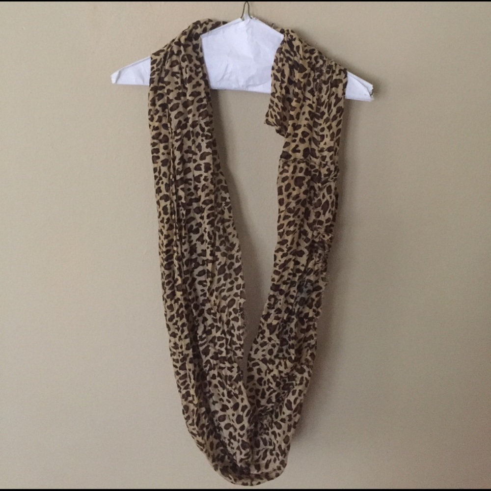 Infinity Leopard Scarf - Picture 2 of 2