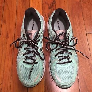 "Gel Kayano 21" Running sneakers.