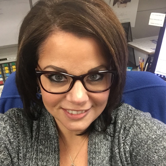 Meet your Posher, Alison - Picture 1 of 1