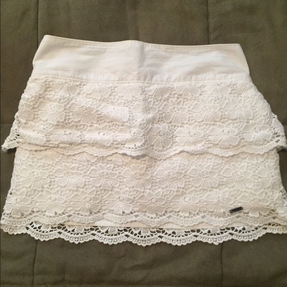 Hollister White Floral/Lace skirt - Picture 2 of 4
