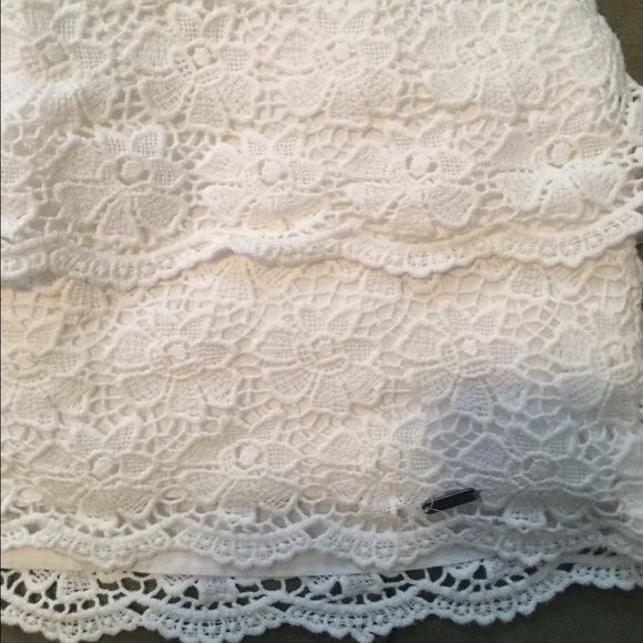 Hollister White Floral/Lace skirt - Picture 3 of 4