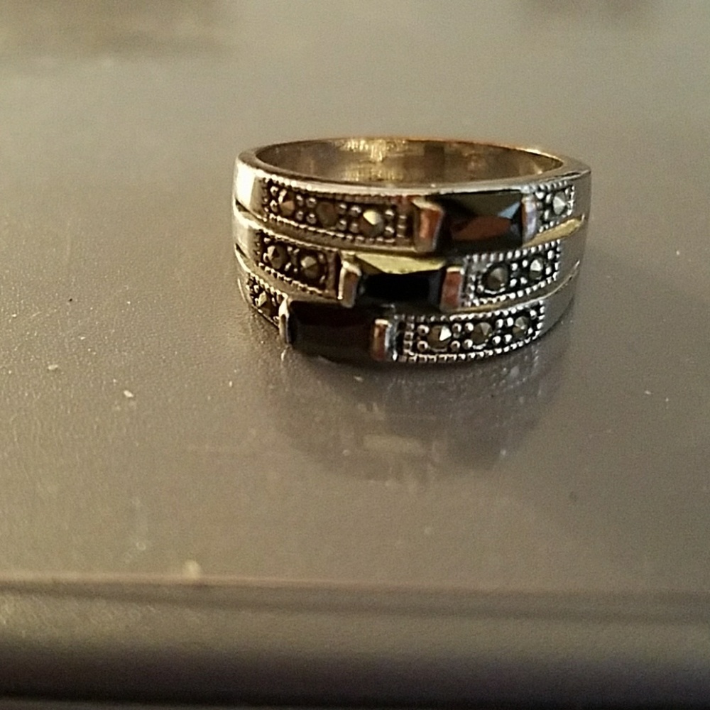 Ring - Picture 2 of 3