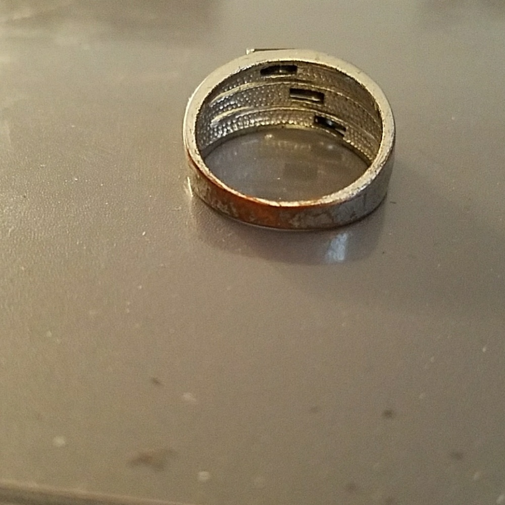 Ring - Picture 3 of 3