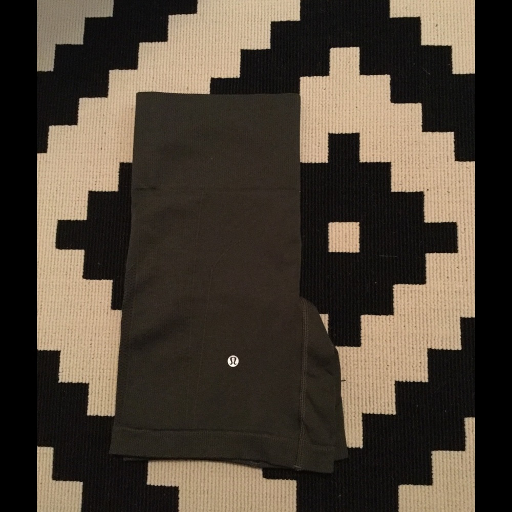 👍🏻lululemon sculpt short size 6 NWOT